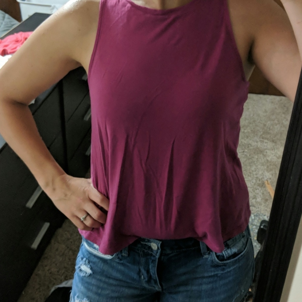 Old Navy maroon shirt